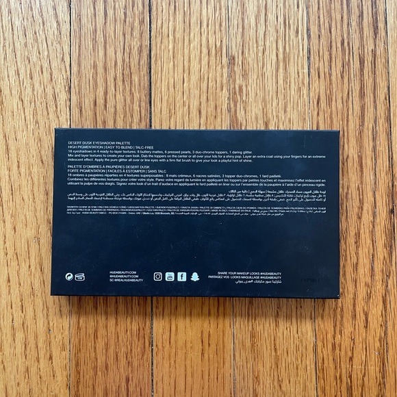 Huda Beauty Desert Dusk Eyeshaow Palette - Picture 4 of 4